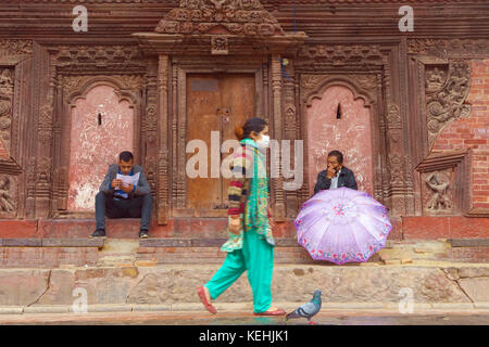 Leute an der Jagannath Tempel, Durbar Square, Kathmandu. Stockfoto