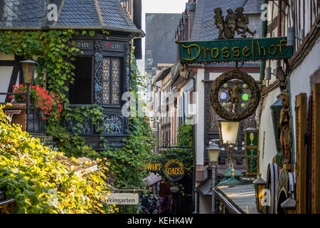 Rüdesheim am Rhein, Wein, Stadt in Deutschland, beliebte Kegelbahn Drosselgasse Stockfoto