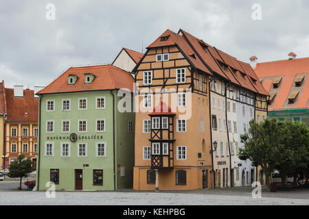 Mittelalterliche Häuser wie die špalíček in der Mitte der Stadt Hauptplatz krále Jiřího z Poděbrad in Cheb, Tschechien bekannt. Stockfoto