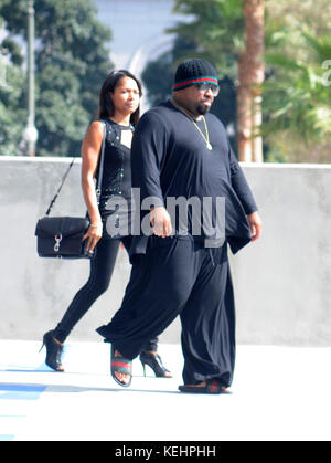 Los ANGELES-CA- MARCH-5: CEE Lo Green, Sänger und Trainer der Fernsehsendung "The Voice" erscheint am 5. März 2014 mit seinem Anwalt Blair Berk in Los Angeles, Kalifornien, vor Gericht. Green wurde beschuldigt, einer Frau Ecstasy durch ihr Getränk beim Abendessen in einem L.A. Restaurant in der Innenstadt zu verrutschen. Personen: CEE Lo Green Transmission Ref: NY1 Credit: Hoo-me.com/MediaPunch Stockfoto