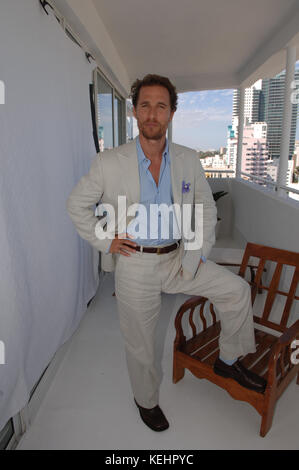 Miami BEACH, FL - 1. APRIL: Schauspieler Matthew McConaughey wirbt für seinen neuen Paramount-Film 'Sahara' im Delano Hotel am 1. April 2005 in Miami Beach, Florida. Kredit: Hoo-me.com/MediaPunch Stockfoto