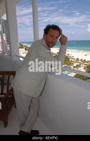 Miami BEACH, FL - 1. APRIL: Schauspieler Matthew McConaughey wirbt für seinen neuen Paramount-Film 'Sahara' im Delano Hotel am 1. April 2005 in Miami Beach, Florida. Kredit: Hoo-me.com/MediaPunch Stockfoto