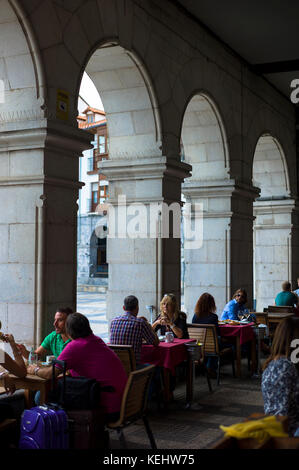 Café in Castro Urdiales in Cantabria, Spanien Stockfoto