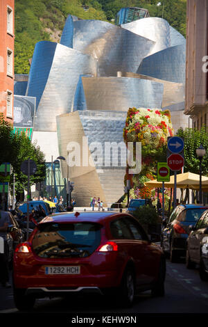 Architekt Gehrys Guggenheim-Museum futuristische Architektur mit Welpen-Blume-Funktion in Bilbao, Spanien Stockfoto