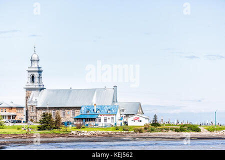 Sainte-Luce, Kanada - Juni 5, 2017: Küste von Dorf in Gaspesie Region Quebec während der Tag mit Promenade und dem Sankt-Lorenz-Strom Stockfoto