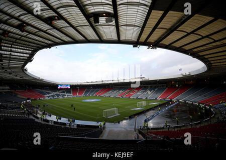 Eine allgemeine Ansicht des Platzes und der Stände vor dem Halbfinalspiel des Betfred Cup im Hampden Park, Glasgow. Stockfoto