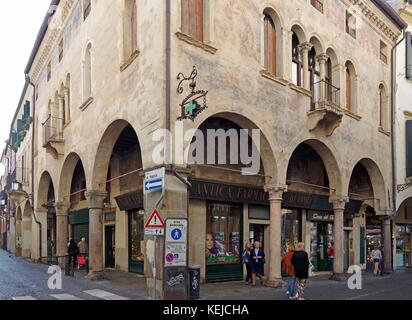 Kleine venezianische Palazzo, palazetto, auf einer Straße Ecke im Zentrum von Padua, Italien, Stockfoto