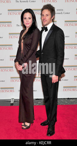 Mary Louise Parker und Charlie Mars kommen am Samstag, 4. Dezember 2010, zum formellen Künstlerabendessen im US-Außenministerium in Washington, D.C. an. Kredit: Ron Sachs / CNP / MediaPunch Stockfoto