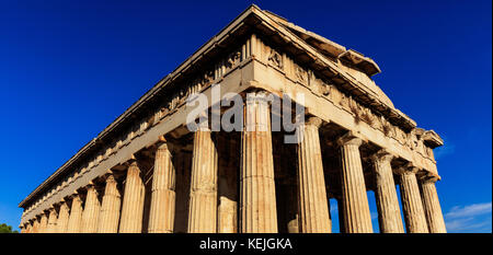 Athen, Griechenland. hephaistos Tempel im antiken Agora zum blauen Himmel Hintergrund Stockfoto