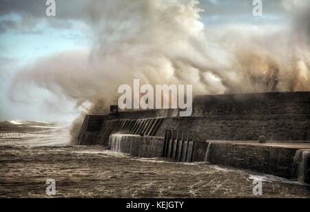 Hurrikan ophelia Hits porthcawl Pier Stockfoto