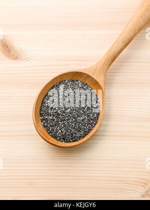 Nahrhafte Chia Samen in hölzernen Löffel für Ernährung Lebensmittel Zutaten. Stockfoto