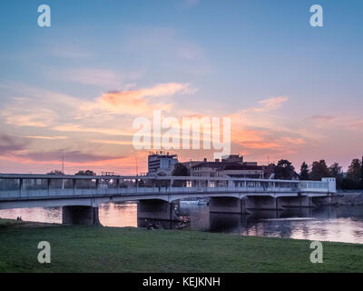 Fluss Vah in der Wellness-Stadt Piestany Stockfoto