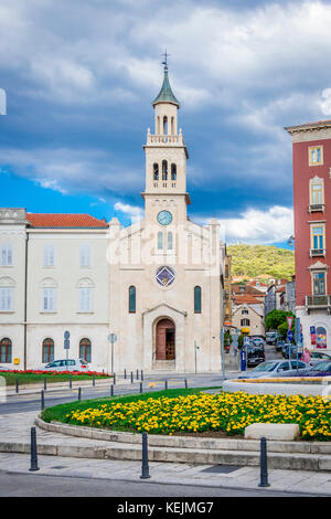 Franziskanerkirche St. Francis (Crkva i samostan sv. Frane) kleines schönes Kloster mit einem Kreuzgang aus dem 13.. Jahrhundert und einer Kirche. Stockfoto