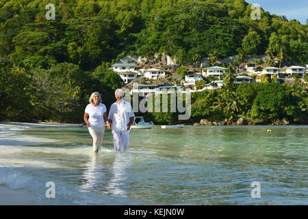 Senior Paar am Strand Stockfoto