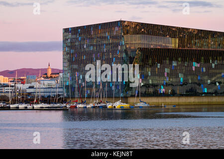 Harpa Konzert- und Konferenzzentrum in Reykjavík, Island. Stockfoto