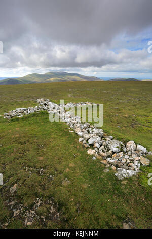 Das weiße Kreuz Gedenkstätte auf Blencathra fiel, Nationalpark Lake District, Cumbria County, England, Großbritannien Stockfoto