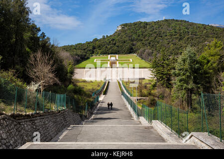 Cassino (Frosinone, Italien) - polnischen Friedhof in Montecassino, Italien. der Friedhof die Gräber von Polen und Weißrussen starb bei der Schlacht von Stockfoto