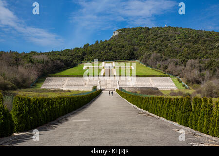 Cassino (Frosinone, Italien) - polnischen Friedhof in Montecassino, Italien. der Friedhof die Gräber von Polen und Weißrussen starb bei der Schlacht von Stockfoto