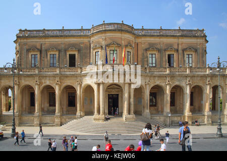 Das Rathaus von NOTO zum UNESCO-Weltkulturerbe in Sizilien Stockfoto