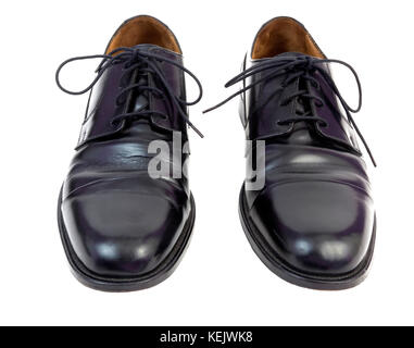 Der glänzend schwarze Männer Kleidung Schuhe. isoliert. Stockfoto