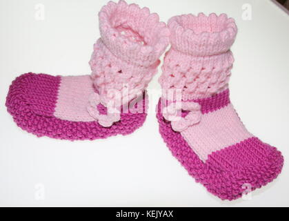 Mädchen Baby Socken, Strümpfe, gestrickt in Rosa, Rosa Stockfoto