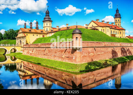 Belarus: niasvish, nesvizh, nieswiezu nesvyziaus, Wohn- burg im Sommer Stockfoto