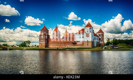 Belarus: mir Burg im Sommer Stockfoto