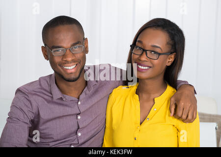Portrait einer jungen afrikanischen Glücklich Paar Stockfoto