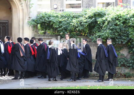 Universität Cambridge, Cambridge, UK. 21. Oktober, 2017. Grad Zeremonie tag an der Universität Cambridge, Cambridge, UK Credit: Nastja m/alamy leben Nachrichten Stockfoto