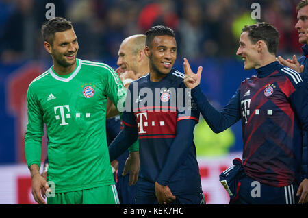 Hamburg, Deutschland. 21. Oktober, 2017. 1. div Deutsche Fussball Liga, Hamburg, 21. Oktober 2017 Corentin tolisso, Fcb 24 Feier mit Sebastian Rudy, Fcb 19 Sven Ulreich, Fcb 26. Das 1:0 fiel. Hamburger SV - fc bayern münchen 0-1 1. division Deutsche Fussball Liga, Hamburg am Oktober 21, 2017, Saison 2017/2018 © Peter Schatz/alamy leben Nachrichten Stockfoto