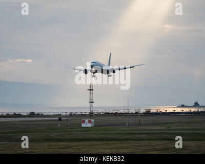 Richmond, British Columbia, Kanada. Oktober 2017. Ein Großraumflugzeug der Air Canada Boeing 767-300ER (C-GLCA) im Endanflug zur Landung auf dem Vancouver International Airport. Quelle: Bayne Stanley/ZUMA Wire/Alamy Live News Stockfoto