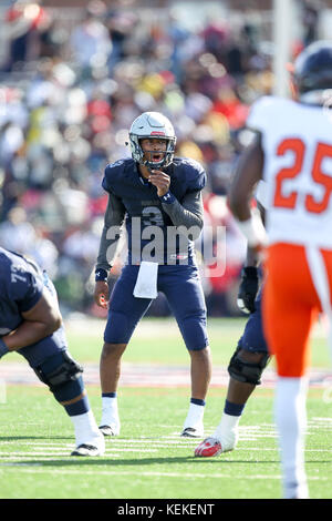 Washington, DC, USA. 21 Okt, 2017. Howard Bison quarterback Caylin Newton (3) während des Spiels zwischen den Howard Bison und der Morgan State Bären an Greene Stadion in Washington, DC. Kenia Allen/CSM/Alamy leben Nachrichten Stockfoto