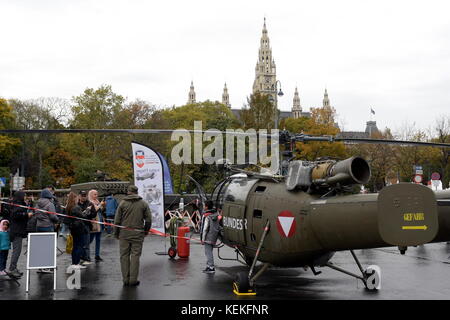 Wien, Österreich. 22. Oktober 2017. Austrian National Day 2017. Die österreichischen Streitkräfte präsentiert seine Aufgaben und Möglichkeiten für Information und Leistung am Nationalfeiertag in Wien. Quelle: Franz Perc/Alamy leben Nachrichten Stockfoto