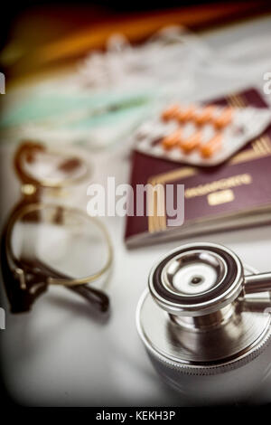 Grundlegende Medizin Elemente ins Ausland zu reisen, konzeptionelle Bild Stockfoto