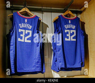 Replica Jersey von Blake Griffin von Los Angeles Clippers in der NBA Store in Manhattan. Stockfoto