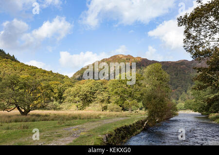 Lake District, Cumbria - der Fluss Derwent, in der Nähe von Rosshwaite, in Borrowdale Stockfoto