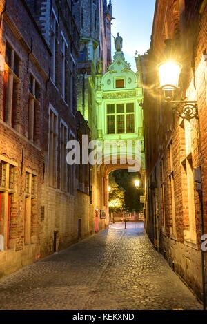 Brügge, Blinde-Ezelstraat, Rathausdurchgang - Brügge, Blinde-Ezelstraat, Rathaus Stockfoto