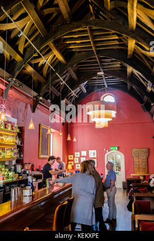 Die Gin Bar der Plymouth Gin Destillerie, die Barbican, Plymouth, Devon, England, Großbritannien Stockfoto