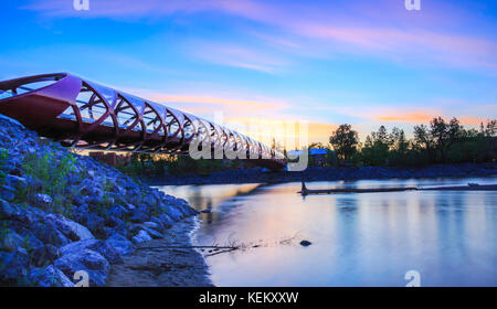Farbe Himmel in der Peace Bridge Stockfoto