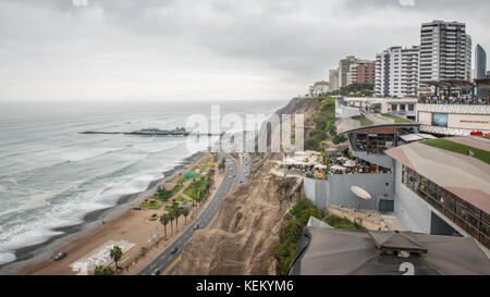 Miraflores ist ein Stadtteil von Lima in der Provinz in Peru. Es ist ein exklusiver Wohn- und gehobenen Einkaufsviertel südlich der Innenstadt von Lima. Stockfoto