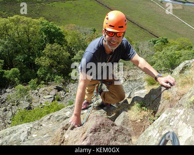 Klettern ist Fisher Torheit, eine klassische sehr schwere Klettern in Shepherd's Crag im Borrowdale, Nationalpark Lake District, Cumbria, England Stockfoto