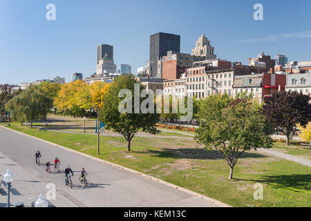 Montreal, CA - 21. Oktober 2017: Alten Hafen von Montreal und Skyline von Montreal im Herbst Stockfoto