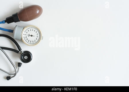 Verschiedene medizinische Werkzeuge für einen Kinderarzt Stockfoto