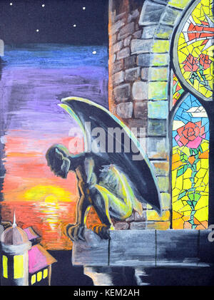 Gargoyley auf einem Turm Fensterbank. Die gargoyley Statue Abbildung: Gegen einen Rückgang mit einem Bleistift auf schwarzem Papier gezeichnet. Stockfoto