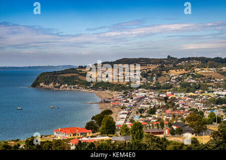 Stadt Achao bei Isla Quinchao, Chiloe Archipel, Los Lagos Region, Patagonien, Chile Stockfoto