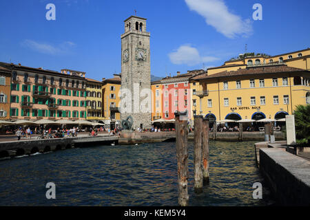 Die Apponale Turm in Riva del Garda, auf dem See von Garda Ufer, im Norden von Italien, Europa Stockfoto