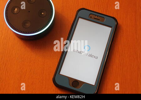 Alexa Echo Dot von Amazon Stockfoto