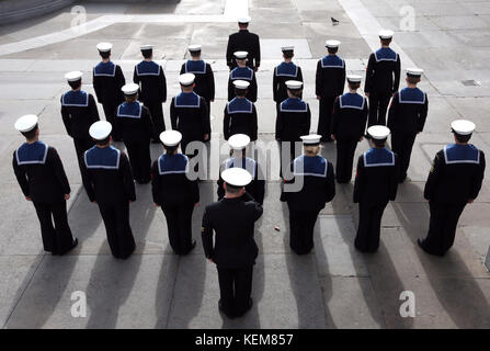 Seekadetten aus ganz Großbritannien versammeln sich am Trafalgar Square im Zentrum von London, um den 212. Jahrestag der Schlacht von Trafalgar am nächsten Sonntag zum Schlachtdatum des 21. Oktober zu begehen. Stockfoto