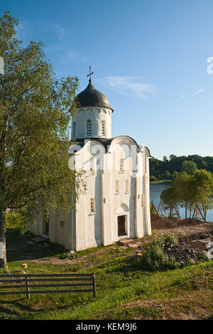 St. George's Kirche in der Staraja Ladoga Festung, am Ufer des Flusses Wolchow Stockfoto