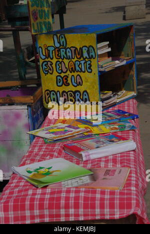 Ein kostenloses Buch in Medellin, Kolumbien Stockfoto